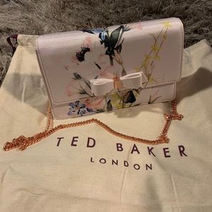 Beautiful floral bow handbag